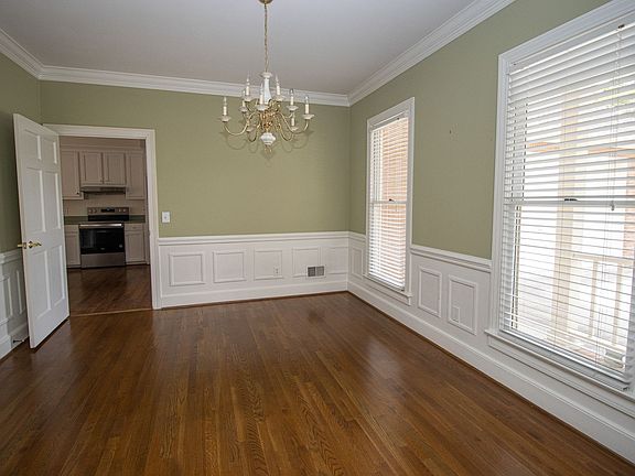 4th image of 2220 Montclair Dr