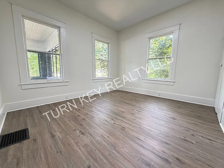 1225 Ford Ave — Photo 17
