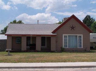 209 N Main St, Gage, OK 73843
