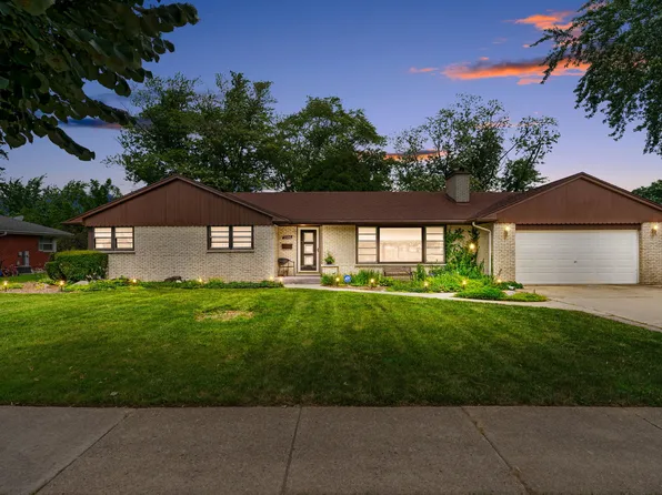 3500 Brookmeade Dr, Rolling Meadows, IL 60008