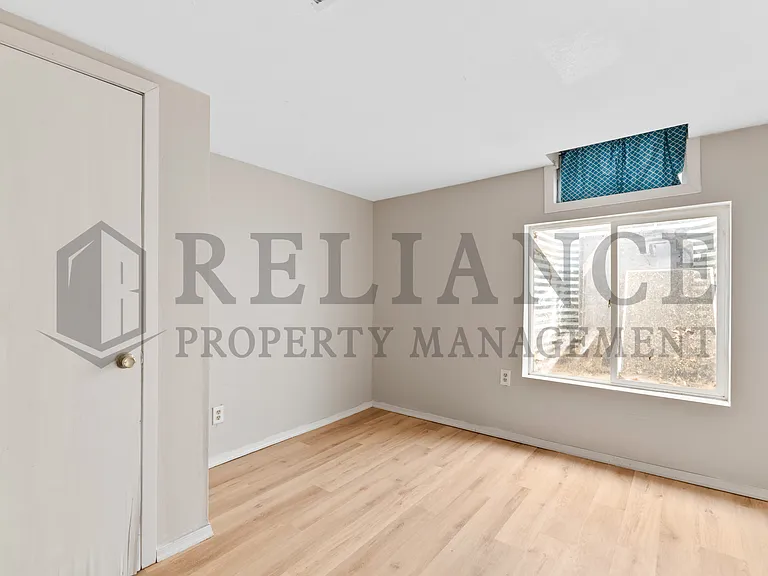 1555 N Northeast Pkwy — Photo 29