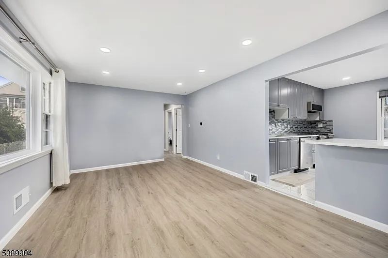 3 bed, 2.0 bath, $3,500 — Photo 3