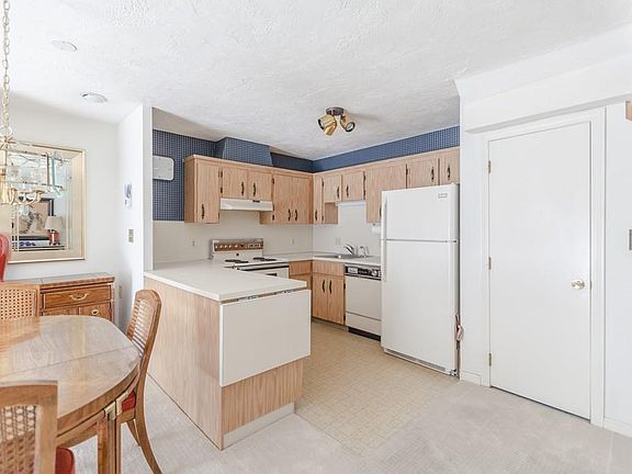3rd image of 148 Quincy Shore Dr Unit 32