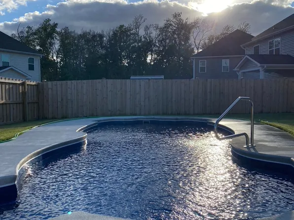 41 Kensington Ct, Hampstead, NC 28443