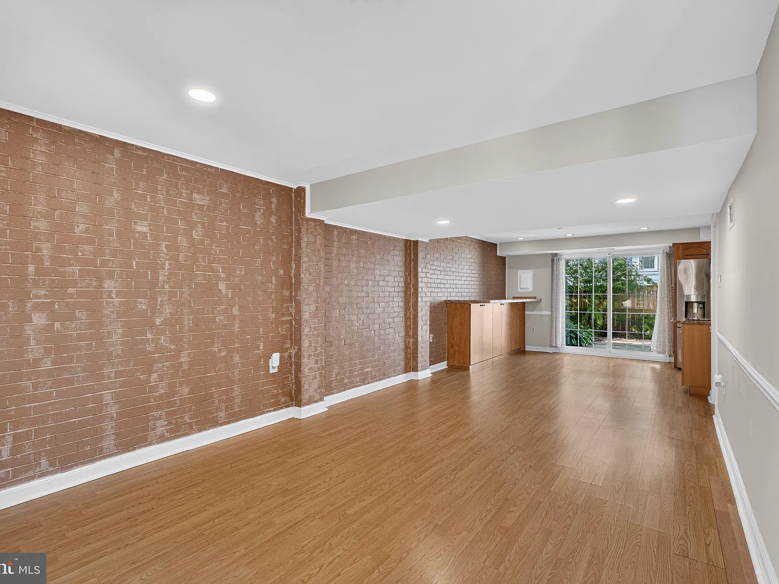 4 bed, 2.5 bath, 2112 sqft, $3,000 — Photo 4
