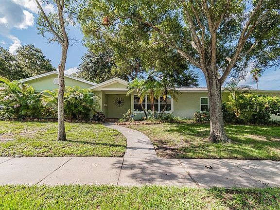 2nd image of 303 Wildwood Way #A