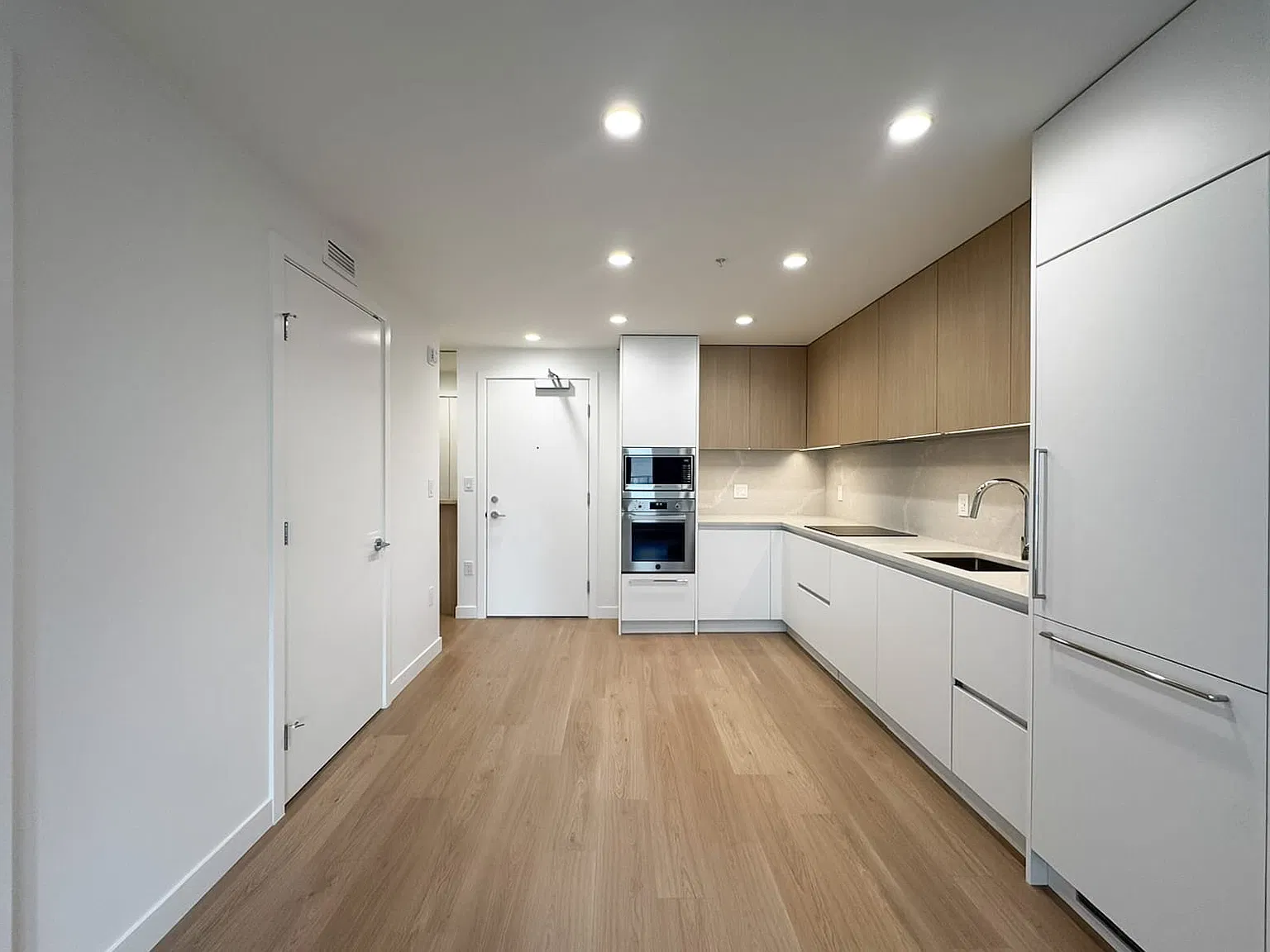 1 bed, 566 sqft, $2,200 — Photo 2