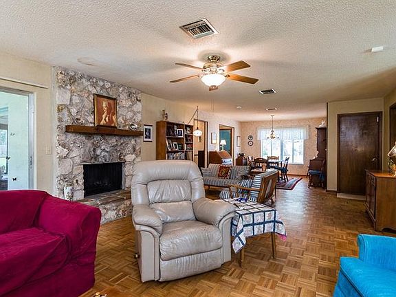 4th image of 716 Riverbend Blvd