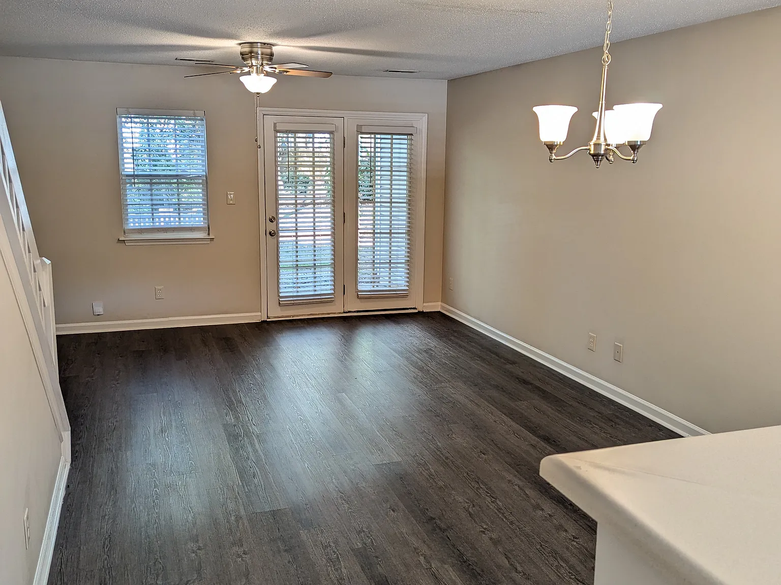 2 bed, 2.5 bath, 1073 sqft, $1,550 — Photo 3