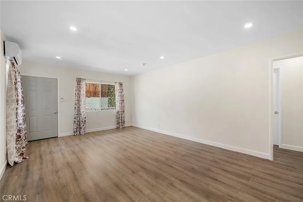 2 bed, 850 sqft, $2,500 — Photo 4