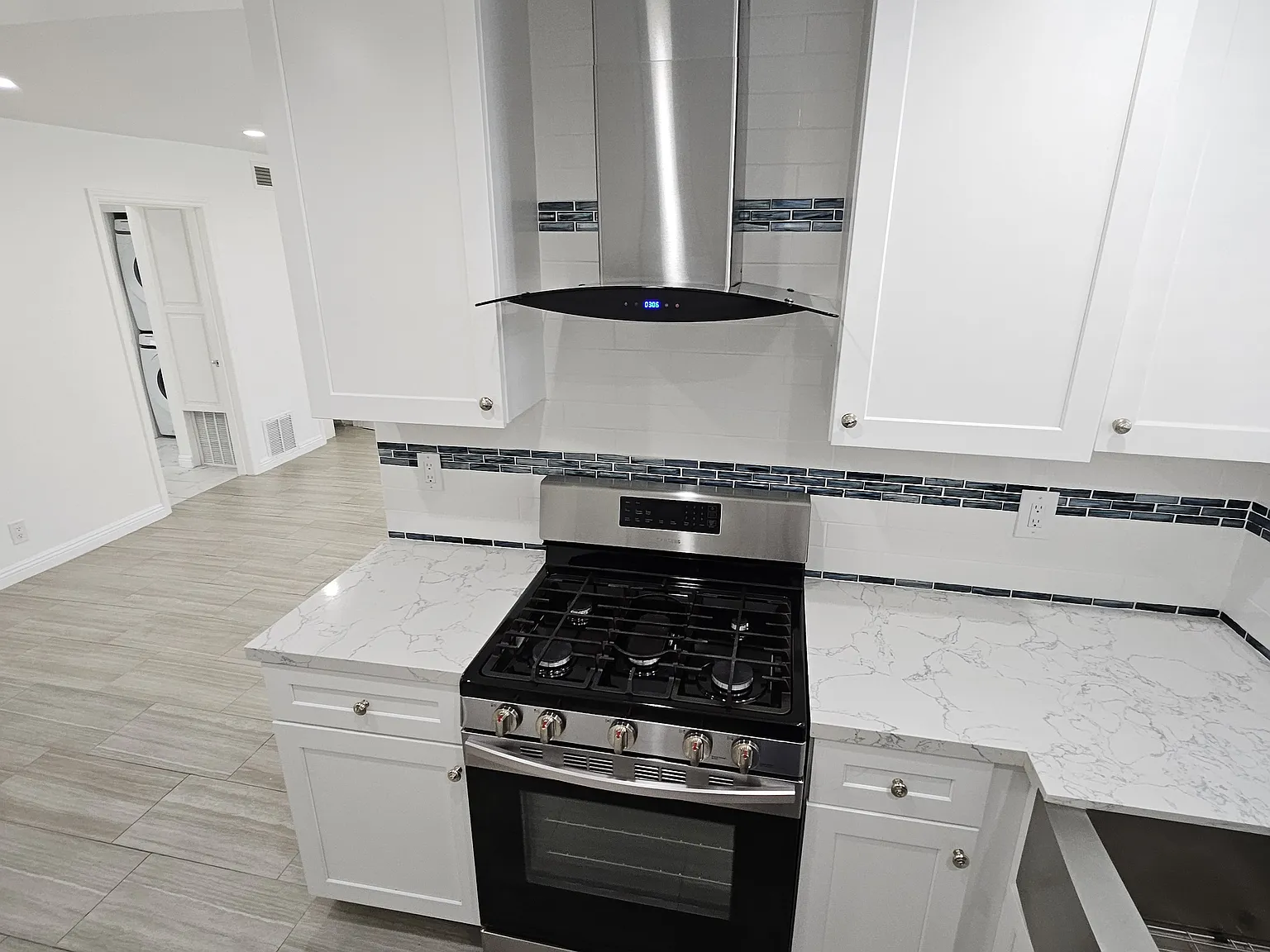 1 bed, 719 sqft, $2,500 — Photo 3