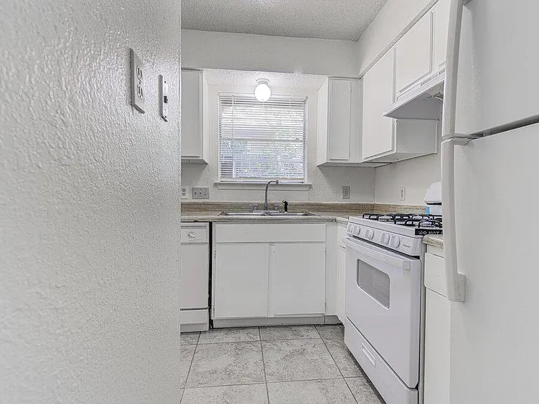 824 King Albert St #A — Photo 9