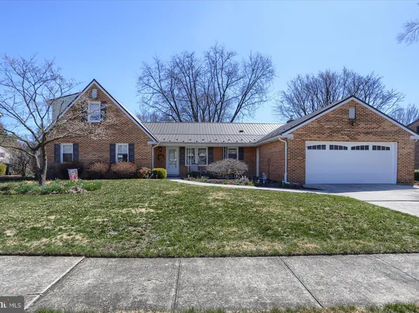 700 Somerset Dr, Mechanicsburg, PA 17055