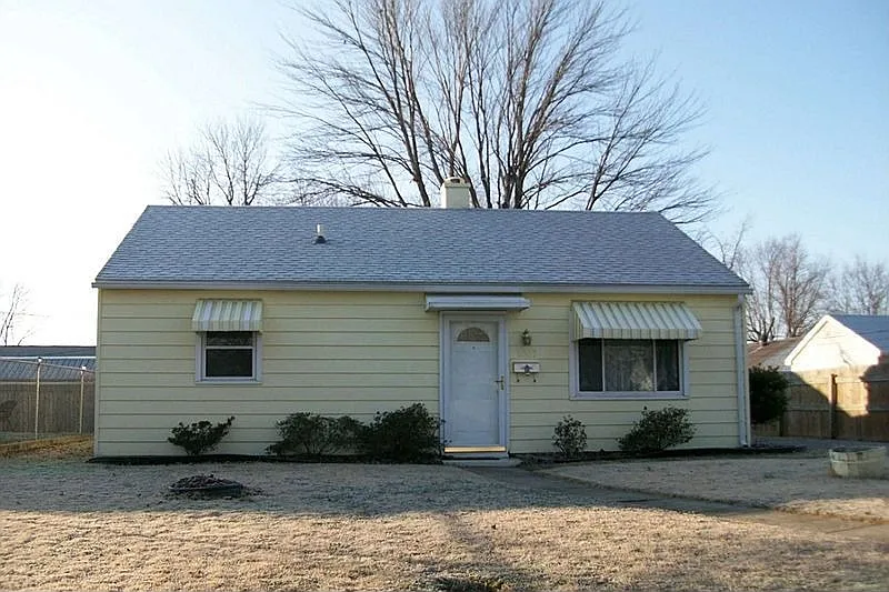 1307 Pollack Ave photo 1