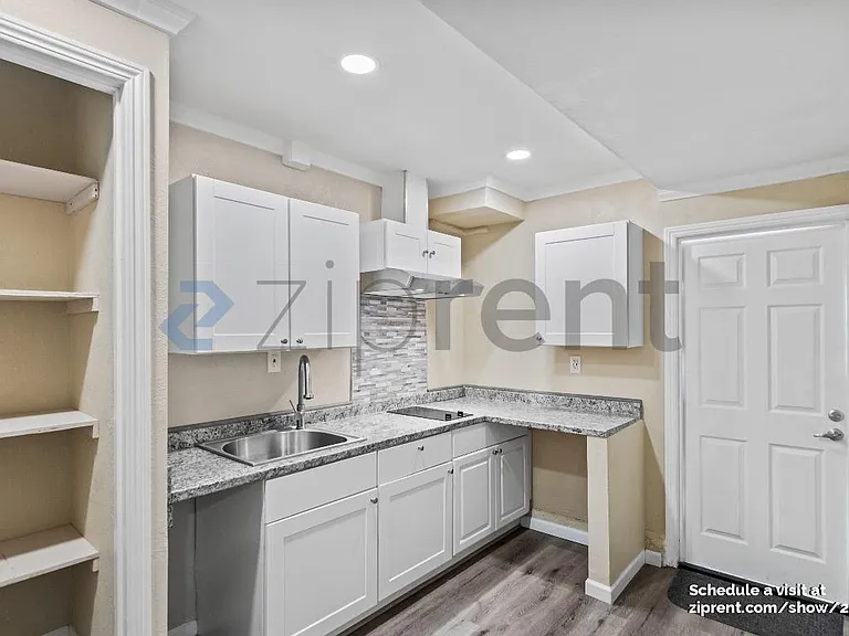 1935 Kinross Way #C — Photo 6