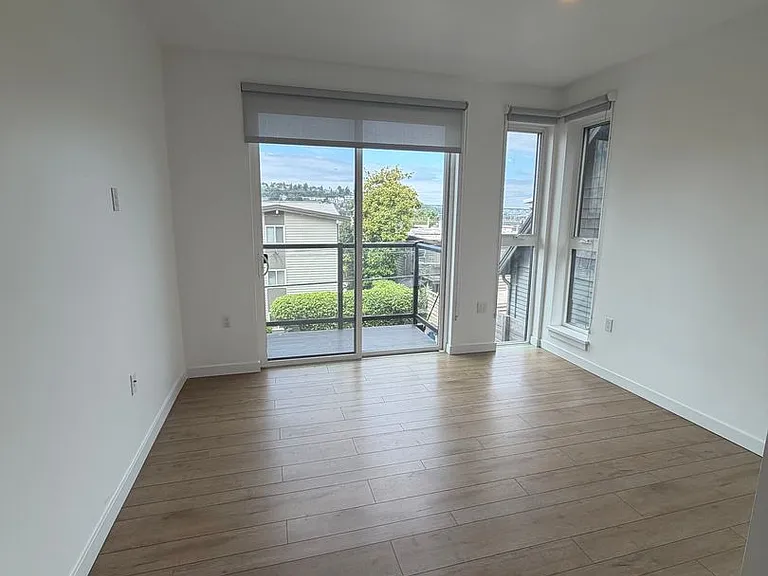 Welcome to Lakeview! - Live in Luxury & Style in the heart of Eastlake — Photo 29