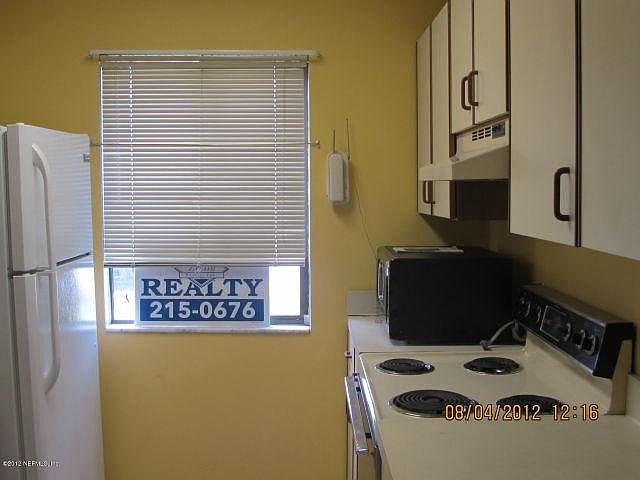 2nd image of 8300 Plaza Gate Ln APT 1061