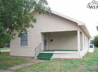 110 W Magnolia Ave, Iowa Park, TX 76367
