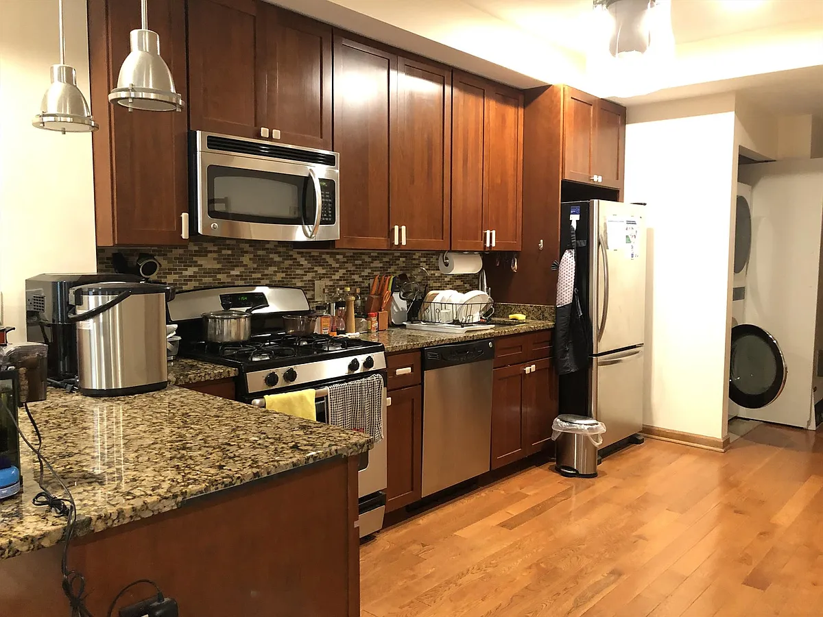 Building Photo - 307 1st St #1