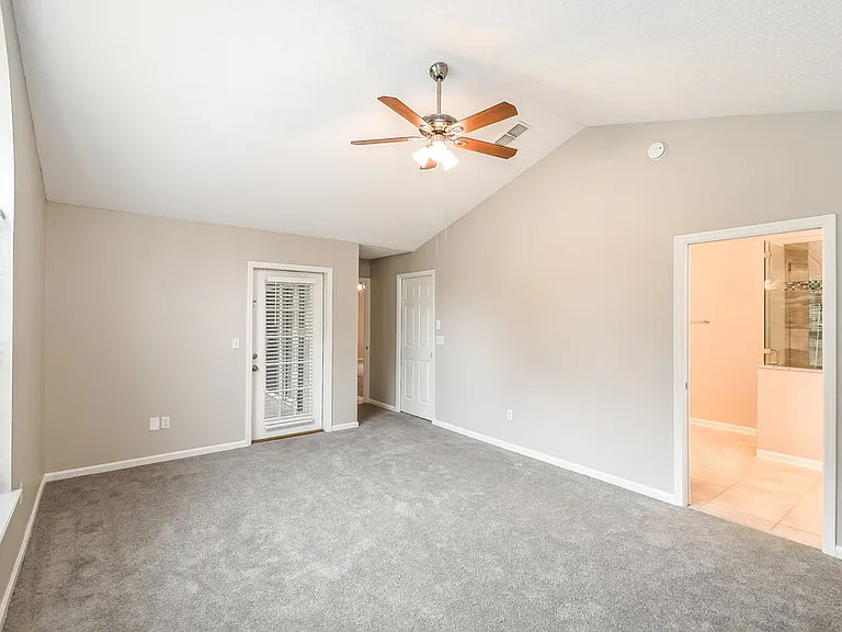 6065 Winding Bridge Dr — Photo 10