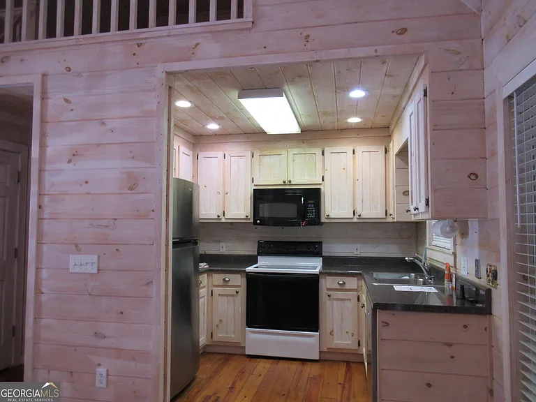 139 Trevor Trl — Photo 13