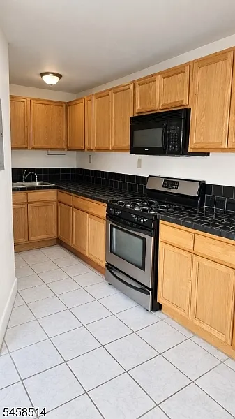 2 bed, 1.0 bath, $2,000 — Photo 4