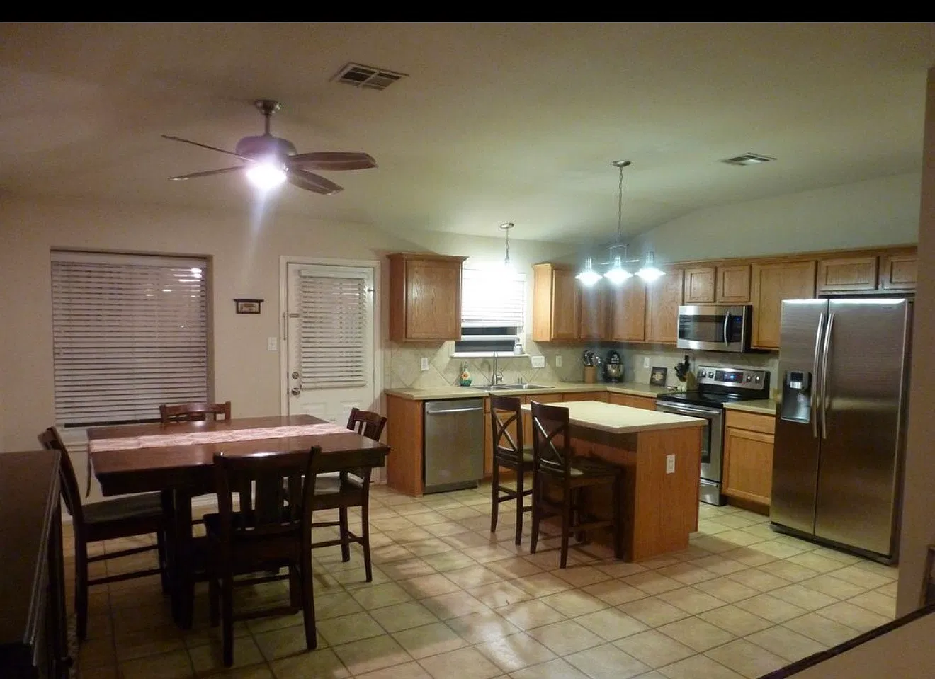 4 bed, 1957 sqft, $2,300 — Photo 3