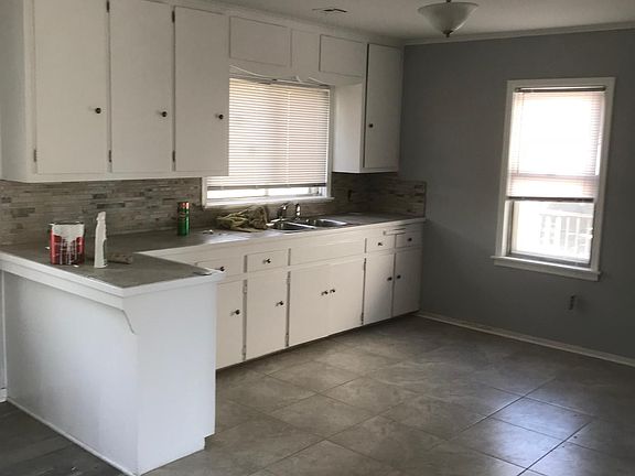 4th image of 822 N Irvington Ave
