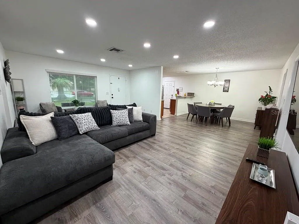 4 bed, 2.0 bath, 1540 sqft, $2,400 — Photo 4