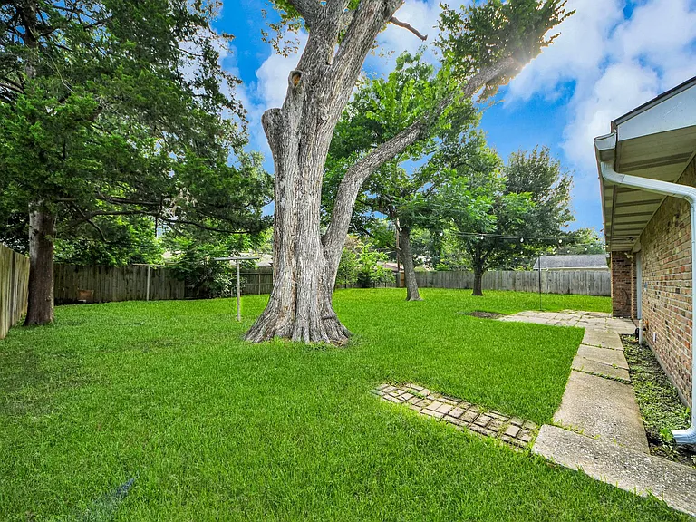 5602 Dryad Dr — Photo 36
