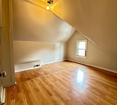 5th image of 384 Gregory St