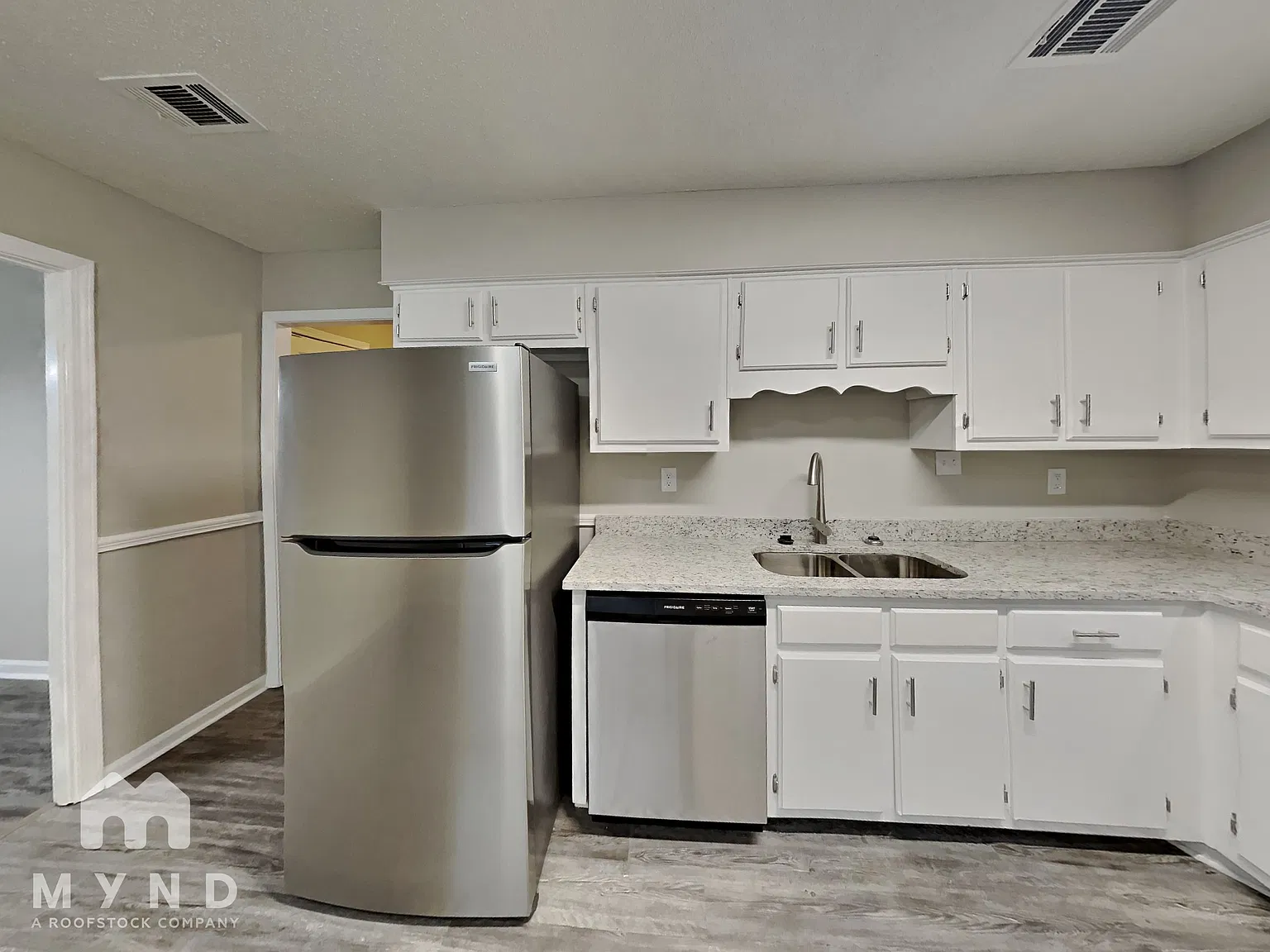 3 bed, 2.0 bath, 1497 sqft, $1,575 — Photo 2