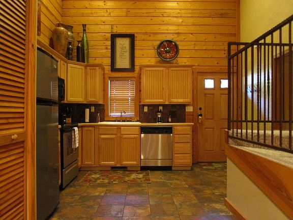 5th image of 233 Oakridge Dr #2