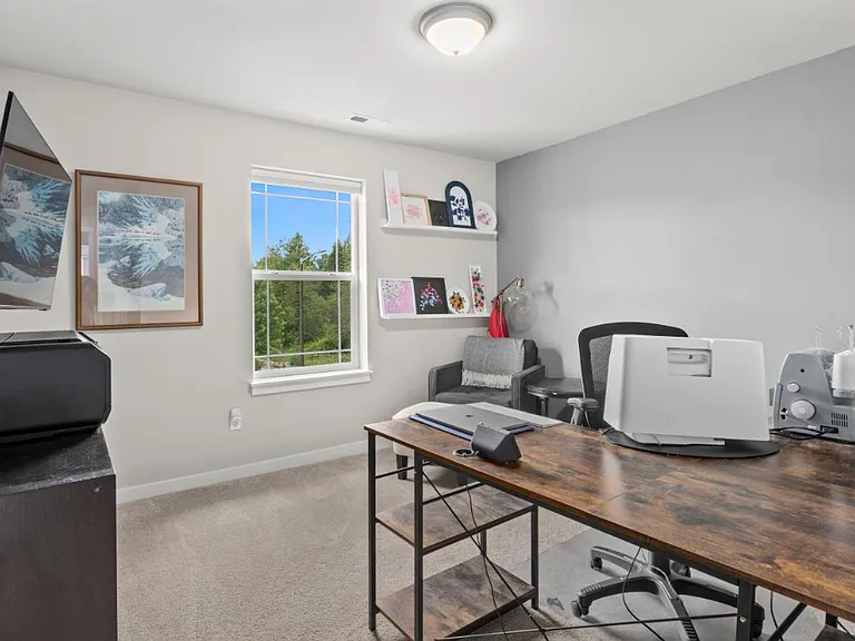 303 Vaughan Blvd NE — Photo 10