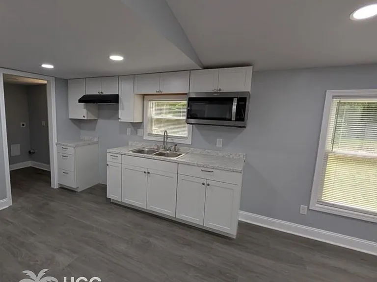 344 Wilshire Dr — Photo 11
