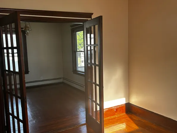 198 Newland Ave Floor 2, Woonsocket, RI 02895