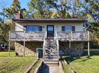 1243 W Riverside Dr, Salem, VA 24153