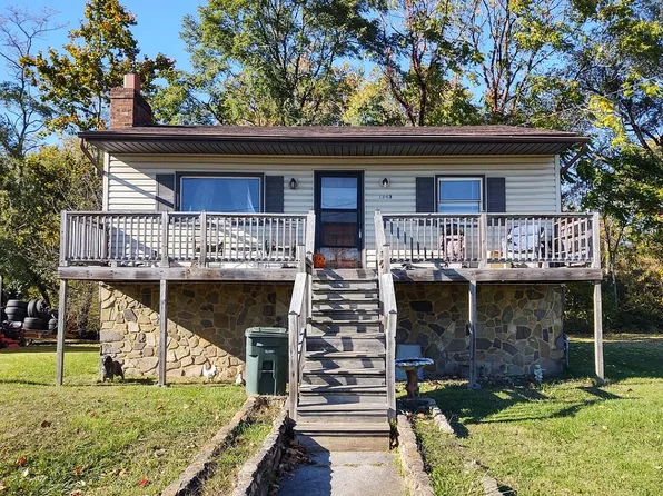 1243 W Riverside Dr, Salem, VA 24153