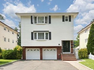 29 Leliarts Ln, Elmwood Park, NJ 07407