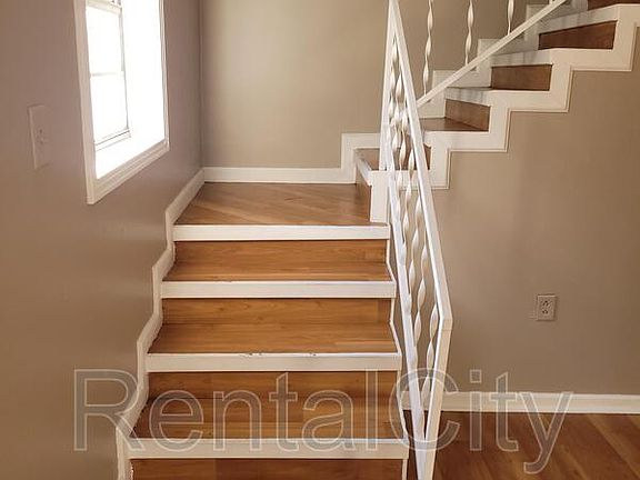 5th image of 508 Phillips St