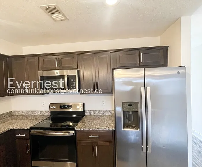 1000 Henry Place Blvd #204 — Photo 3