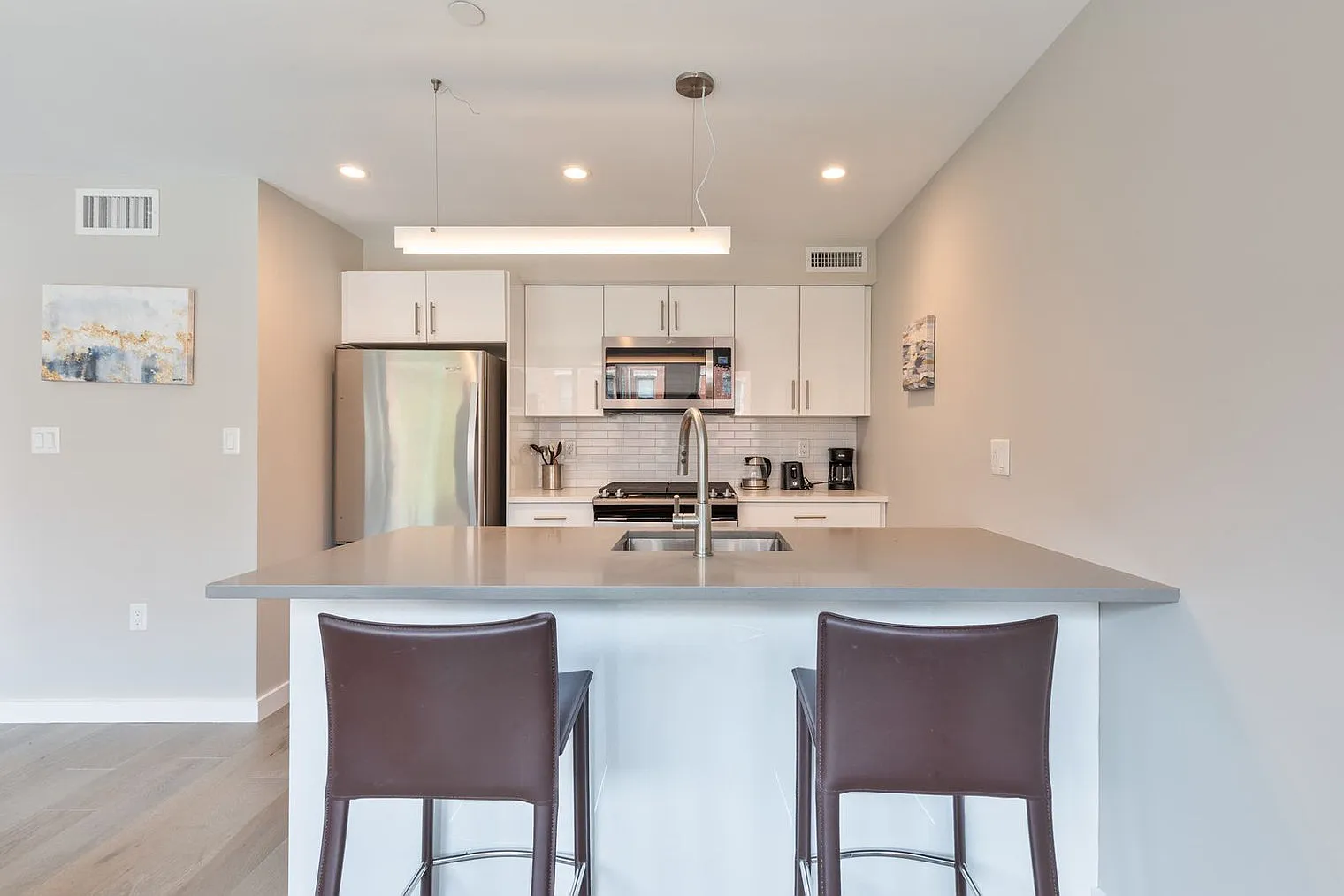 2 bed, 2.0 bath, 839 sqft, $11,866 — Photo 3