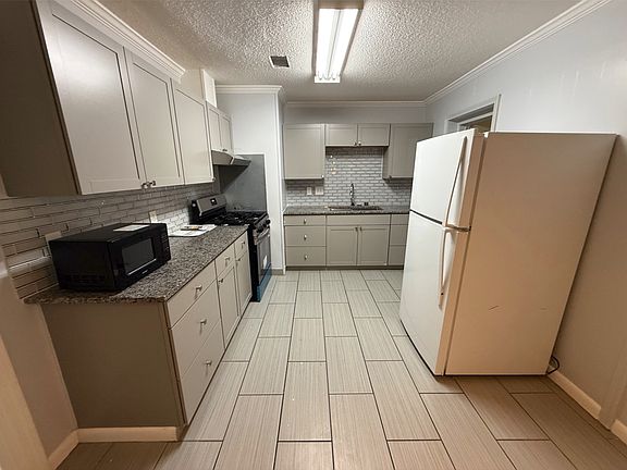 5th image of 326 Barkwood Cir