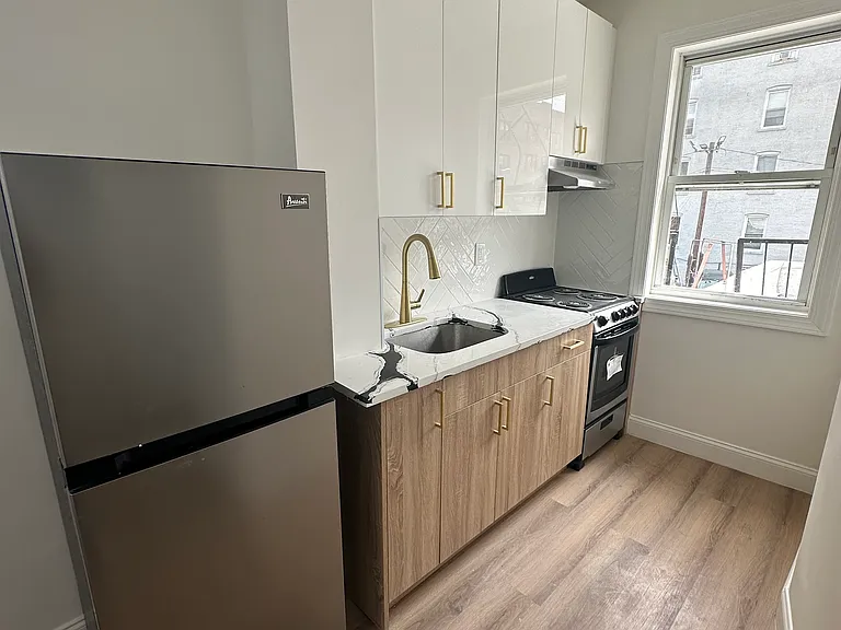 770 W Side Ave #3B — Photo 1