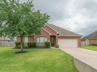 9610 Crestwood Dr, Mont Belvieu, TX 77523