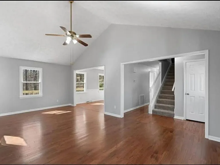 11 Ridgeview Dr SE — Photo 3