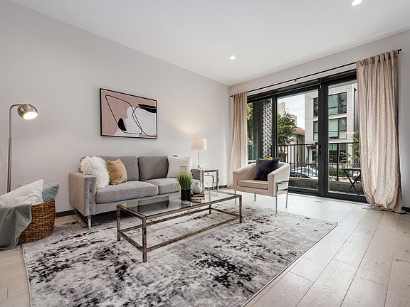 4th image of 1064 N Paulina St #1