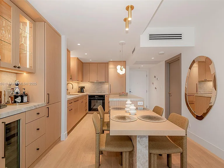 2301 Collins Ave #1527 — Photo 17