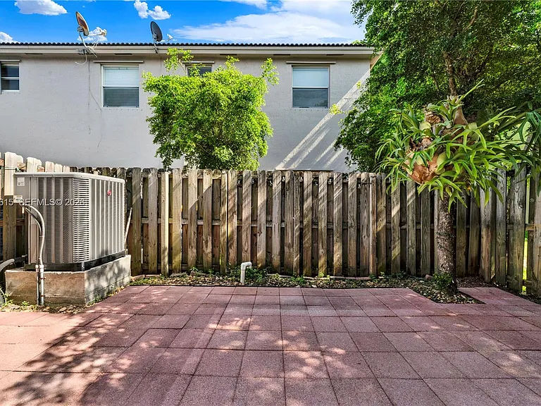 9318 SW 220th St — Photo 34