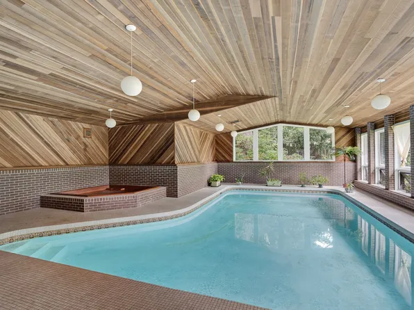 923 Cummins Pkwy, Des Moines, IA 50312